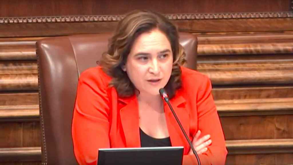 Ada Colau durante un pleno del Ayuntamiento de Barcelona