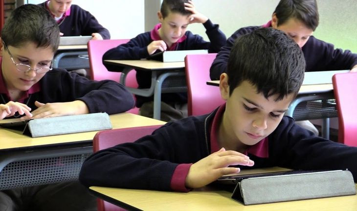 Estudiantes de primaria del colegio Xaloc de l'Hospitalet de Llobregat