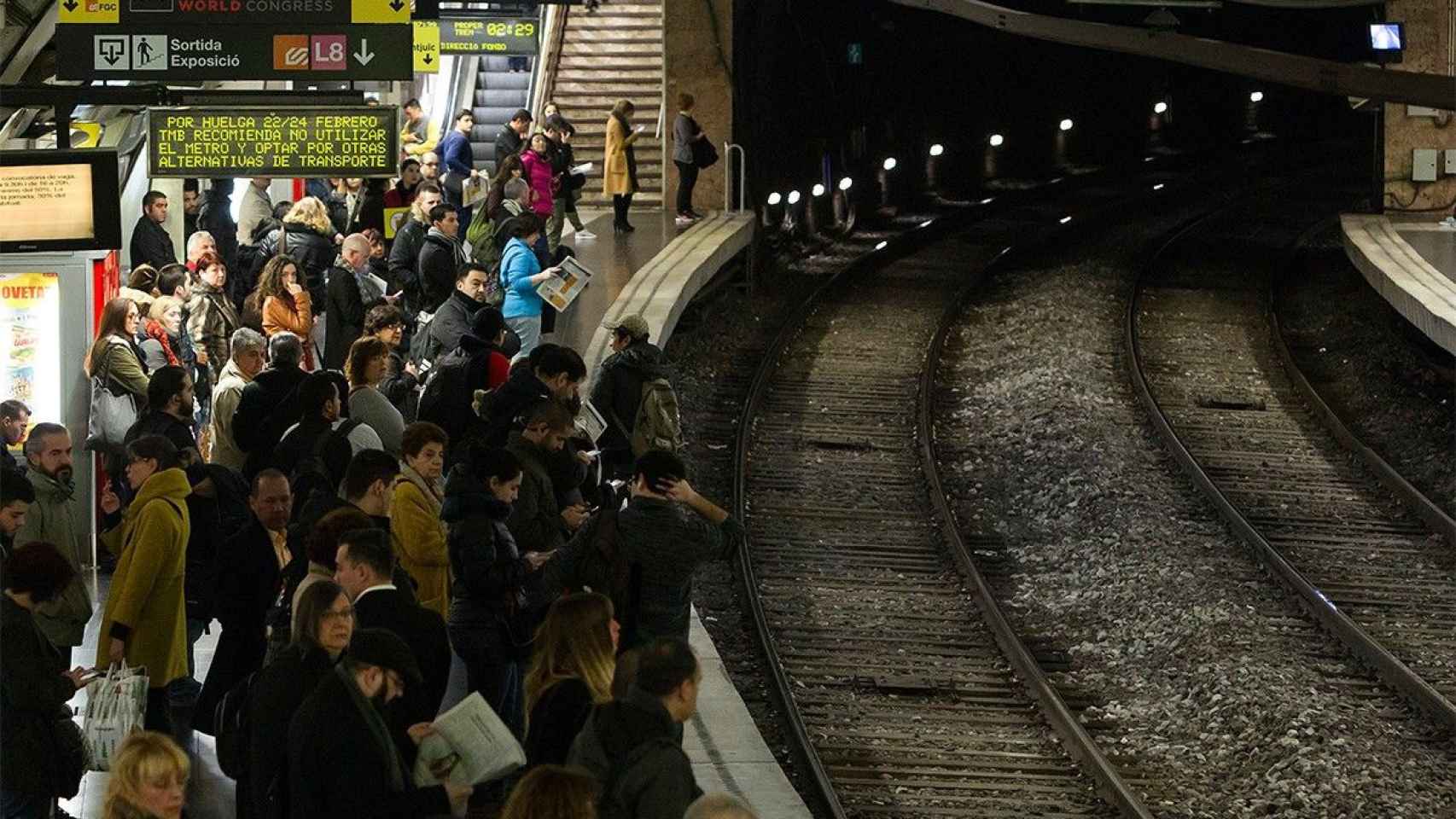 Andén de la L1 de la estación de plaz a Espanya, en una imagen de archivo / EFE