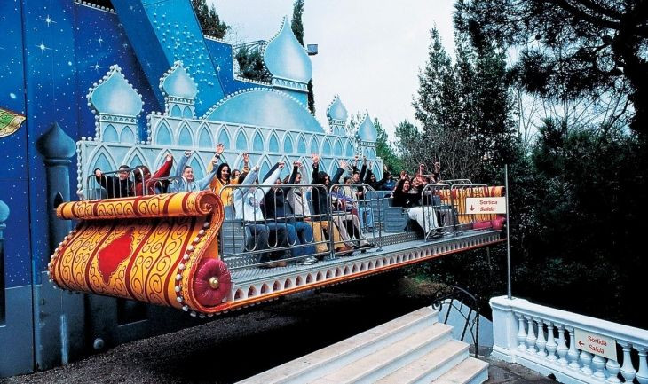 Atracción del parque del Tibidabo, situado en la parte alta de Barcelona