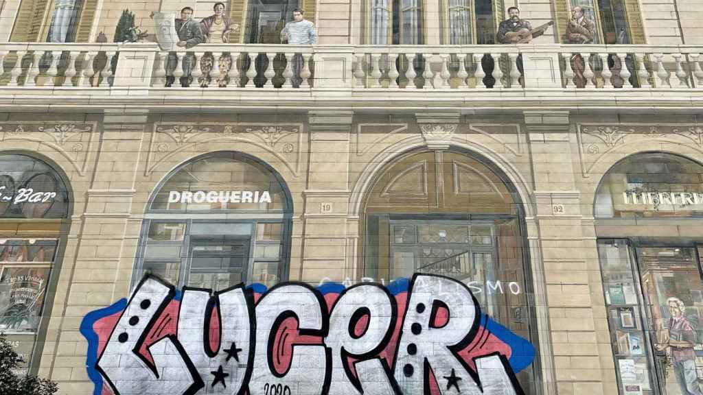 El grafiti sobre la fachada de 'Balcons de Barcelona' en una foto de archivo / TWITTER BARCELONA SINGULAR