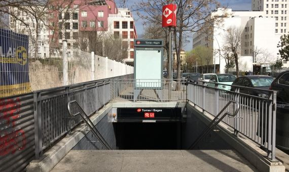 Entrada de metro Torras i Bages, en la línea 1 / RP