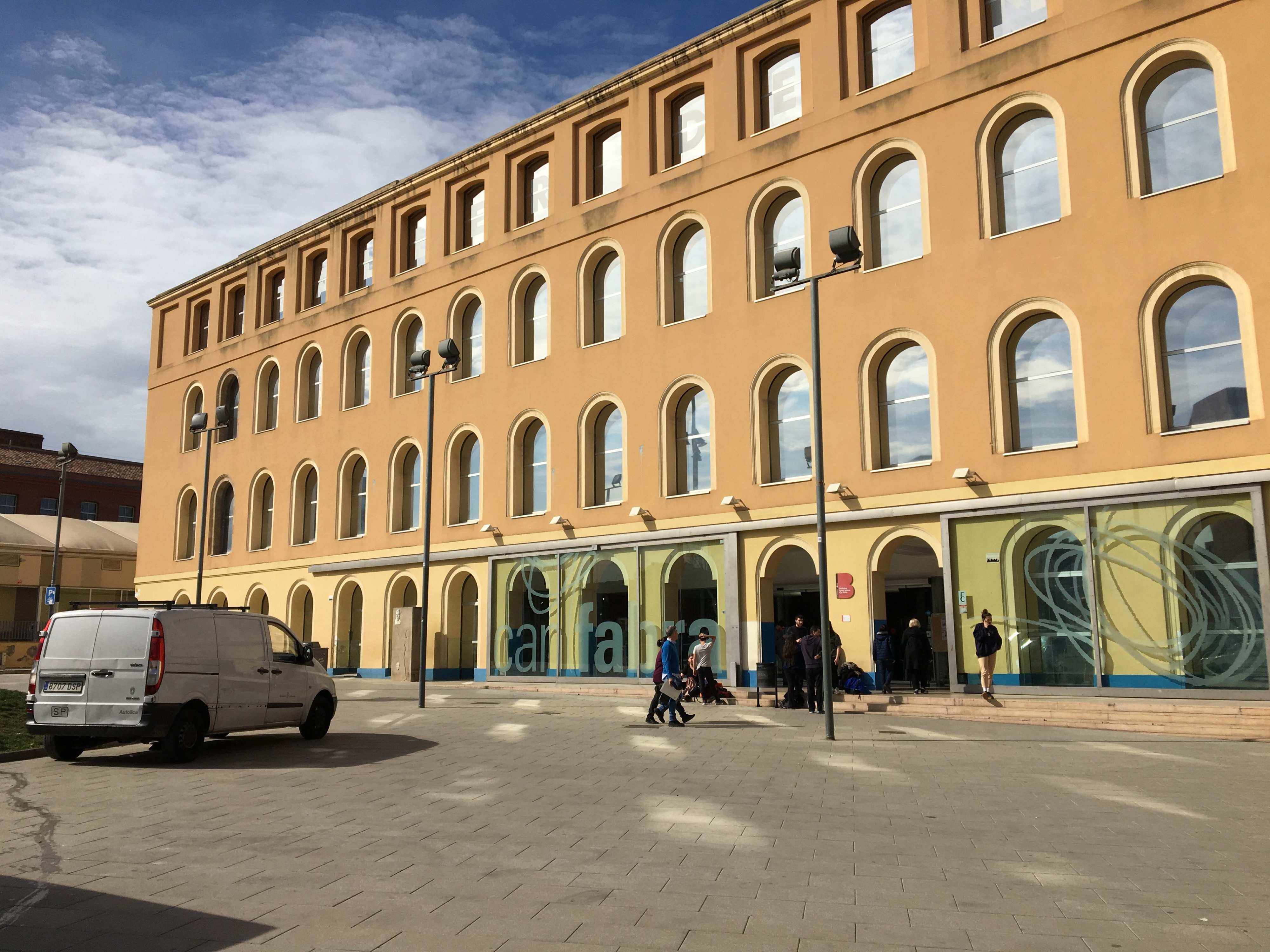 La biblioteca de Can Fabra podrá abrir a medio gas / RP