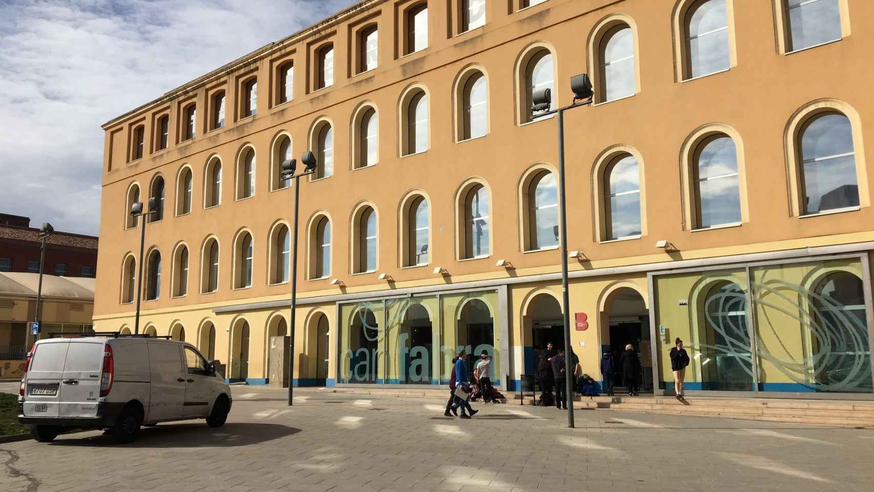 La biblioteca de Can Fabra en Barcelona / RP