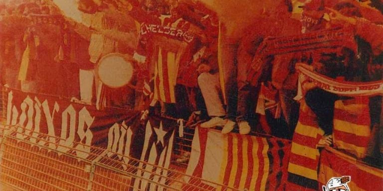 Los Boixos Nois, a finales de los años 80, recibían al equipo con bengalas en el Camp Nou.