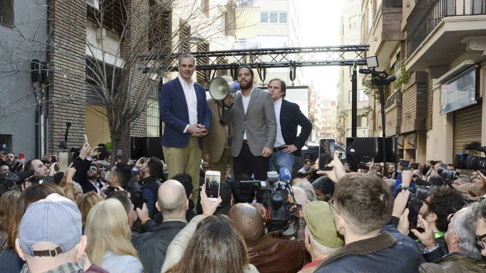 Ignacio Garriga y Javier Ortega Smith, en la inauguaración de la sede de Vox en Barcelona / TWITTER VOX