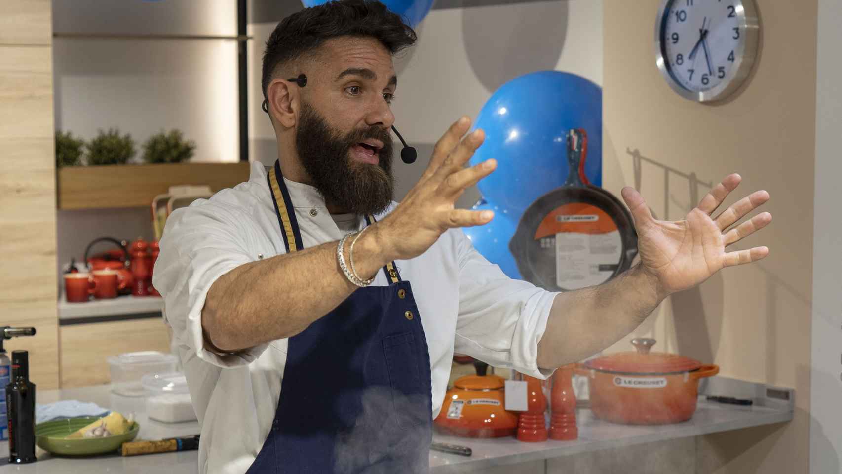 Marc Ribas durante el 'showcooking' de Le Creuset en El Corte Inglés de Avenida Diagonal / LENA PRIETO