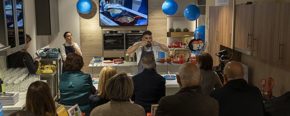 Marc Ribas durante el 'showcooking' de Le Creuset en El Corte Inglés de María Cristina / LENA PRIETO