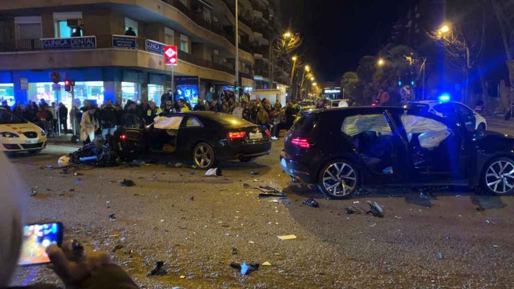 Los vehículos siniestrados en el accidente del viernes en Badalona / CEDIDA