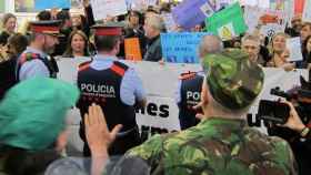 Protesta antimilitar el año pasado en el Saló de l'Ensenyament