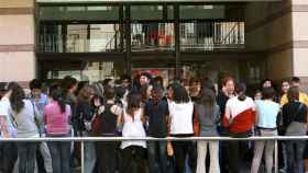 Un grupo de estudiantes en la Universidad Pompeu Fabra de Barcelona / EFE