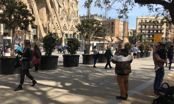 Turistas frente a la Sagrada Familia / RP