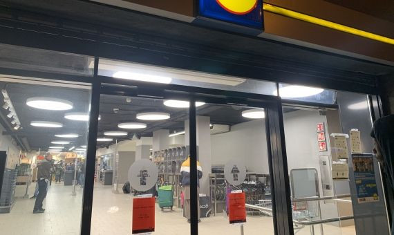 Aviso del nuevo horario de Lidl / V.M. 