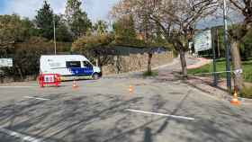 Acceso a Collserola cortado por la Policía Local de Esplugues / AJ ESPLUGUES