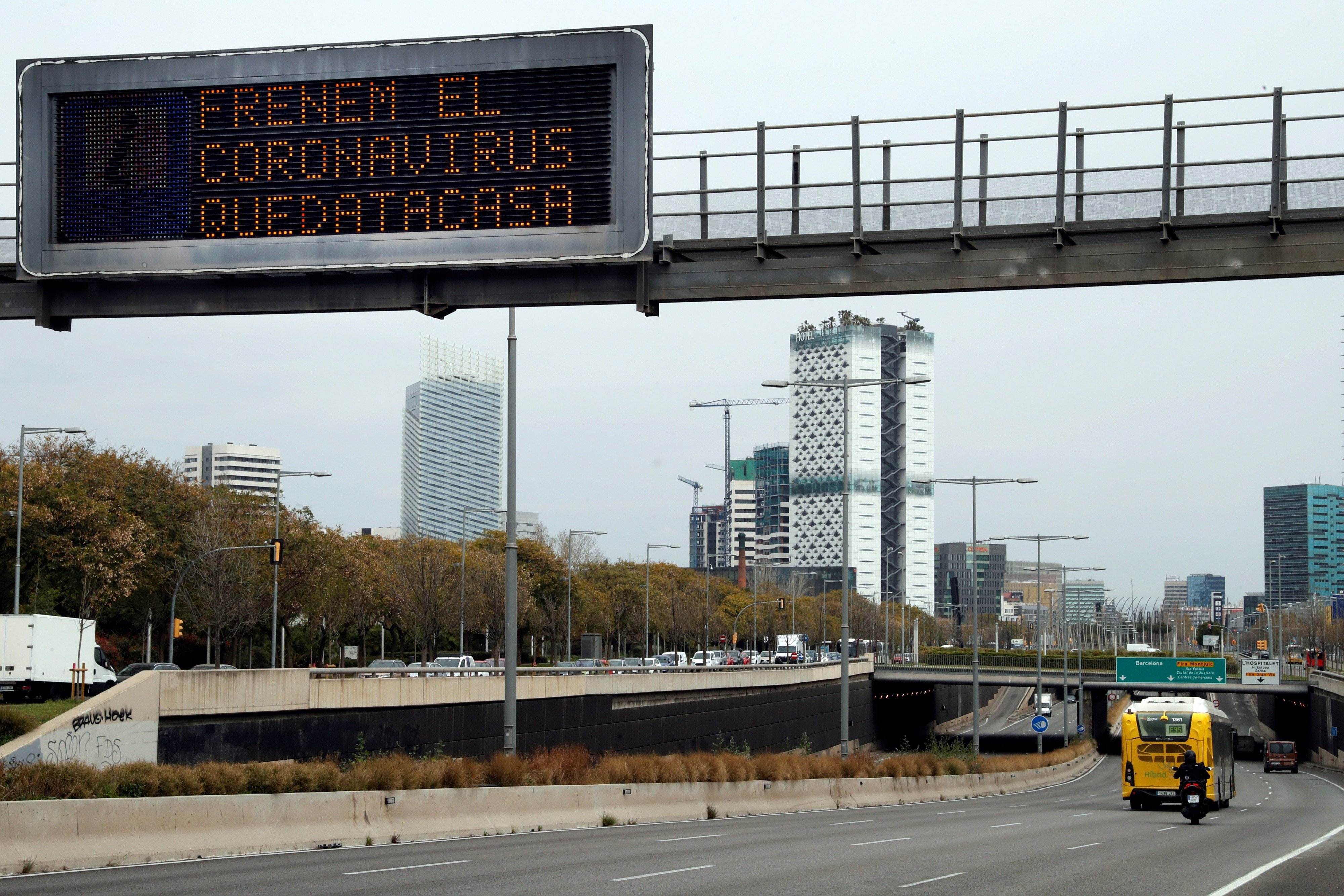 Aspecto de la C31 sin apenas tráfico a su acceso en Barcelona / EFE