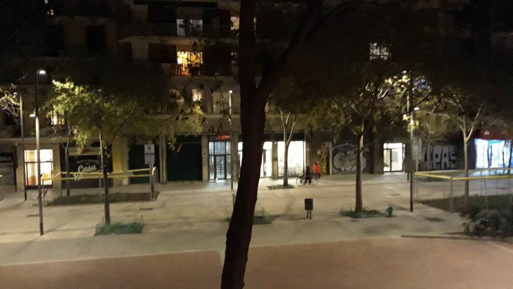 Una calle del Eixample durante la cacerolada de este miércoles en Barcelona / EUROPA PRESS