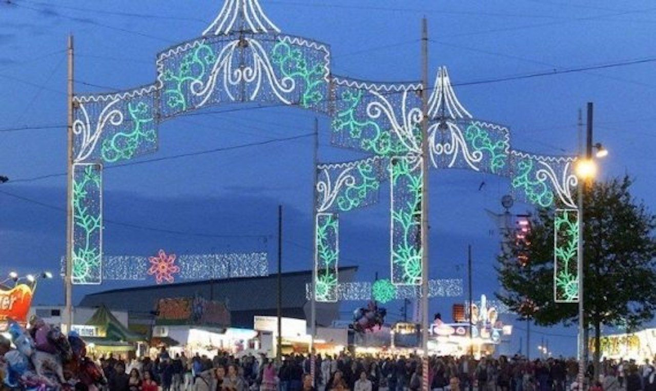 Feria de abril en el recinto del Fòrum / AYUNTAMIENTO DE BARCELONA