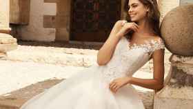 Una modelo vestida de novia para Pronovias