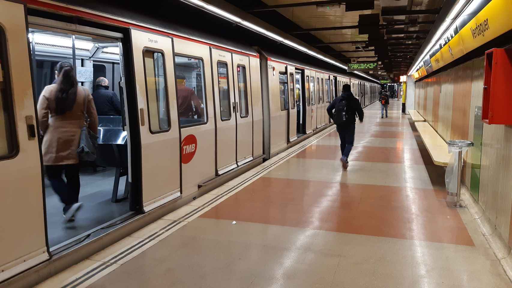 Imagen de archivo de un vagón de la L4 del Metro de Barcelona