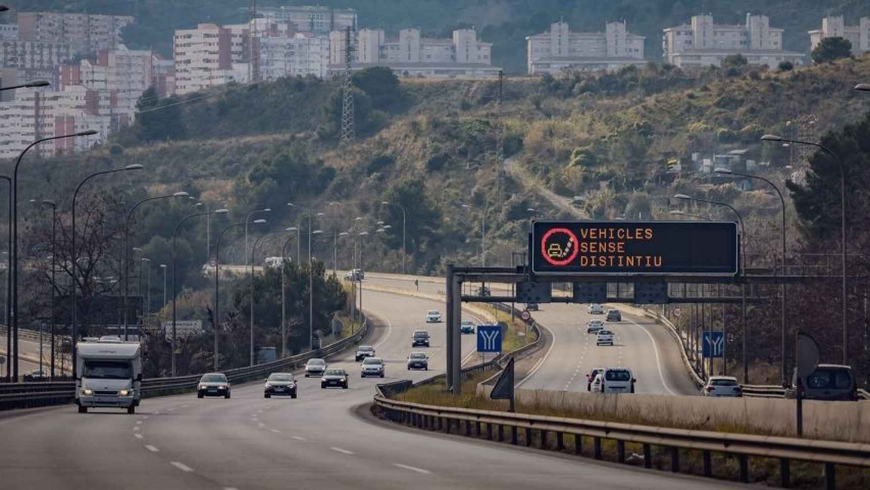 Tráfico en una de las entradas y salidas de Barcelona / TRÀNSIT