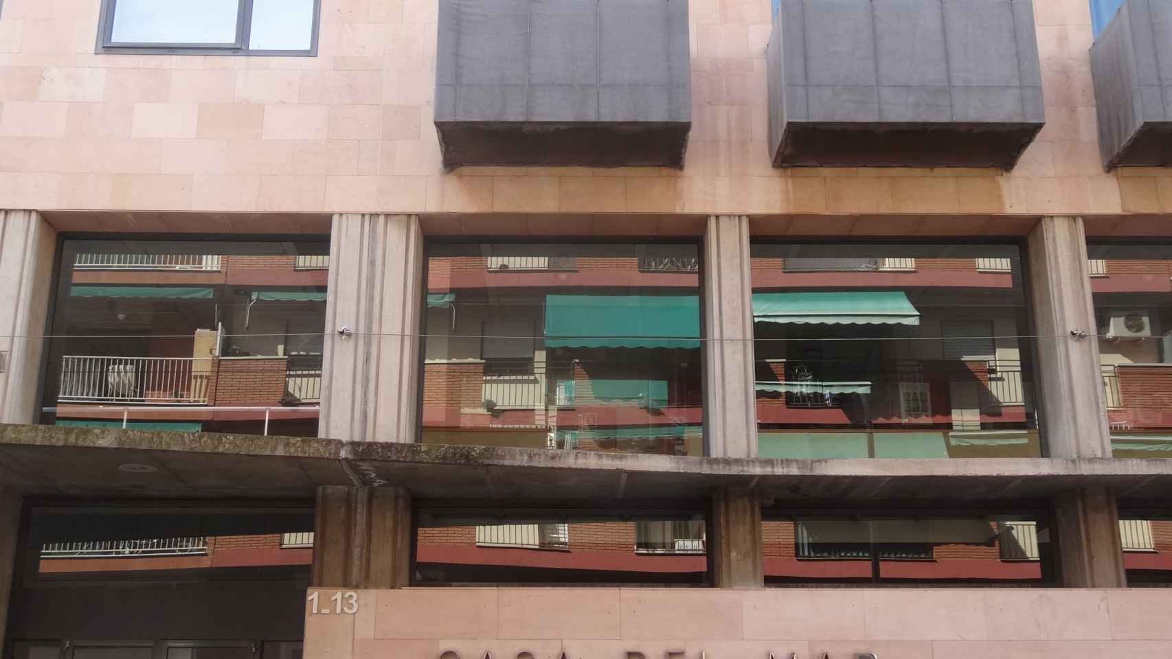 Fachada del edificio Casa del Mar, situada en el Poble Sec de Barcelona