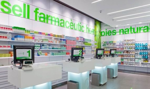 Imagen del interior de la Farmacia Biosca & Fernández / SANT MARTÍ EIX COMERCIAL