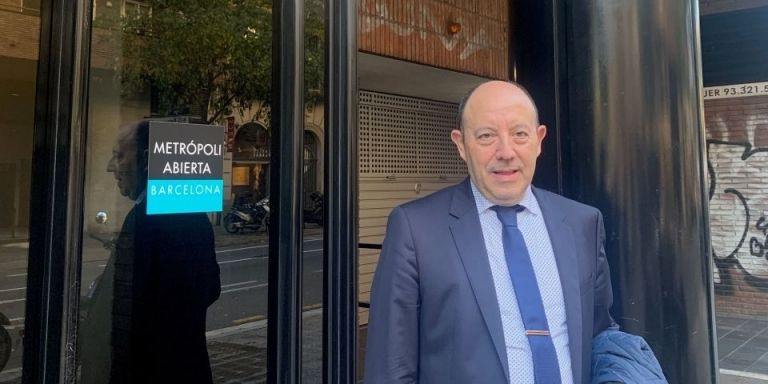 Gonzalo Bernardos posa en la entrada de Metrópoli Abierta / LENA PRIETO