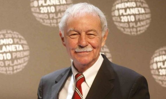 El escritor Eduardo Mendoza en los Premios Planeta 2010