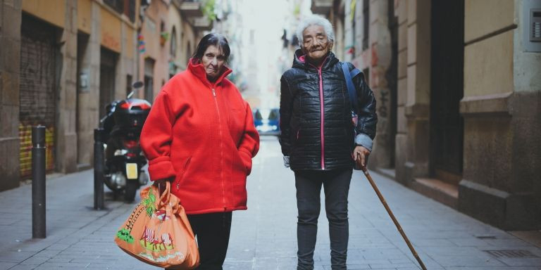 Dos mujeres sin hogar en Barcelona / ANA AGRAZ