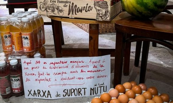 Comida y bebida lista para distribuir / XARXA DE SUPORT MUTU DEL RAVAL