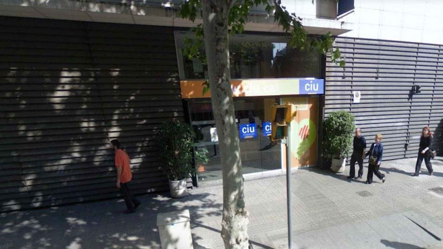 La antigua sede de Convergència en la calle Còrsega 331, donde se van a construir pisos de lujo / CG