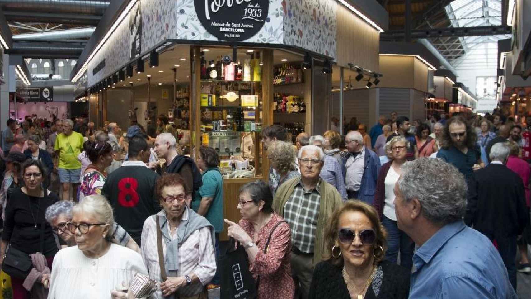 El mercado de Sant Antoni tras su inauguración, el año pasado / HUGO FERNÁNDEZ