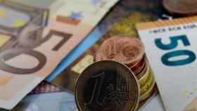 Imagen de billetes y monedas de euros / AYUNTAMIENTO DE BARCELONA