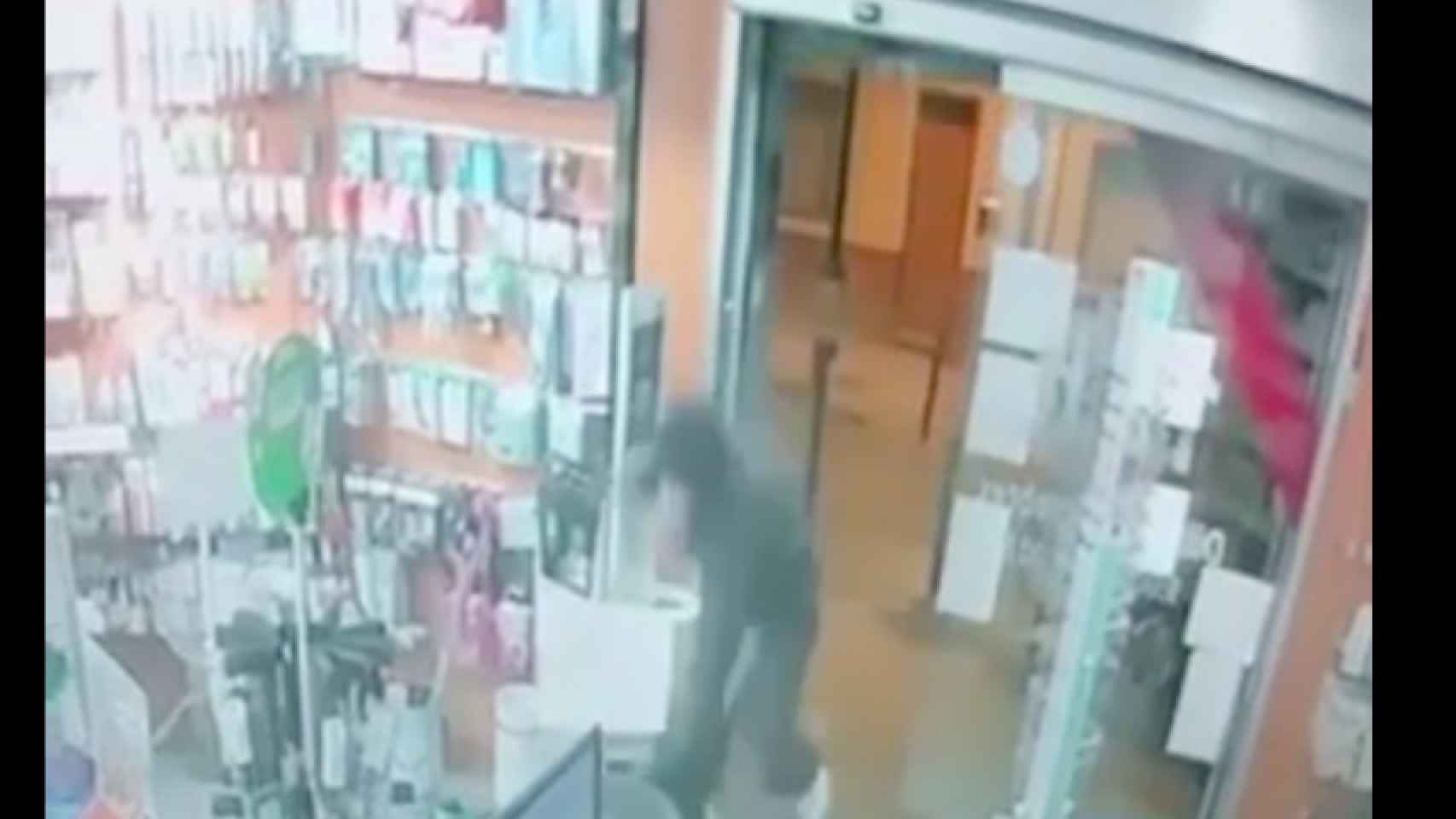 Imagen de archivo de un robo violento en una farmacia de Barcelona / MOSSOS