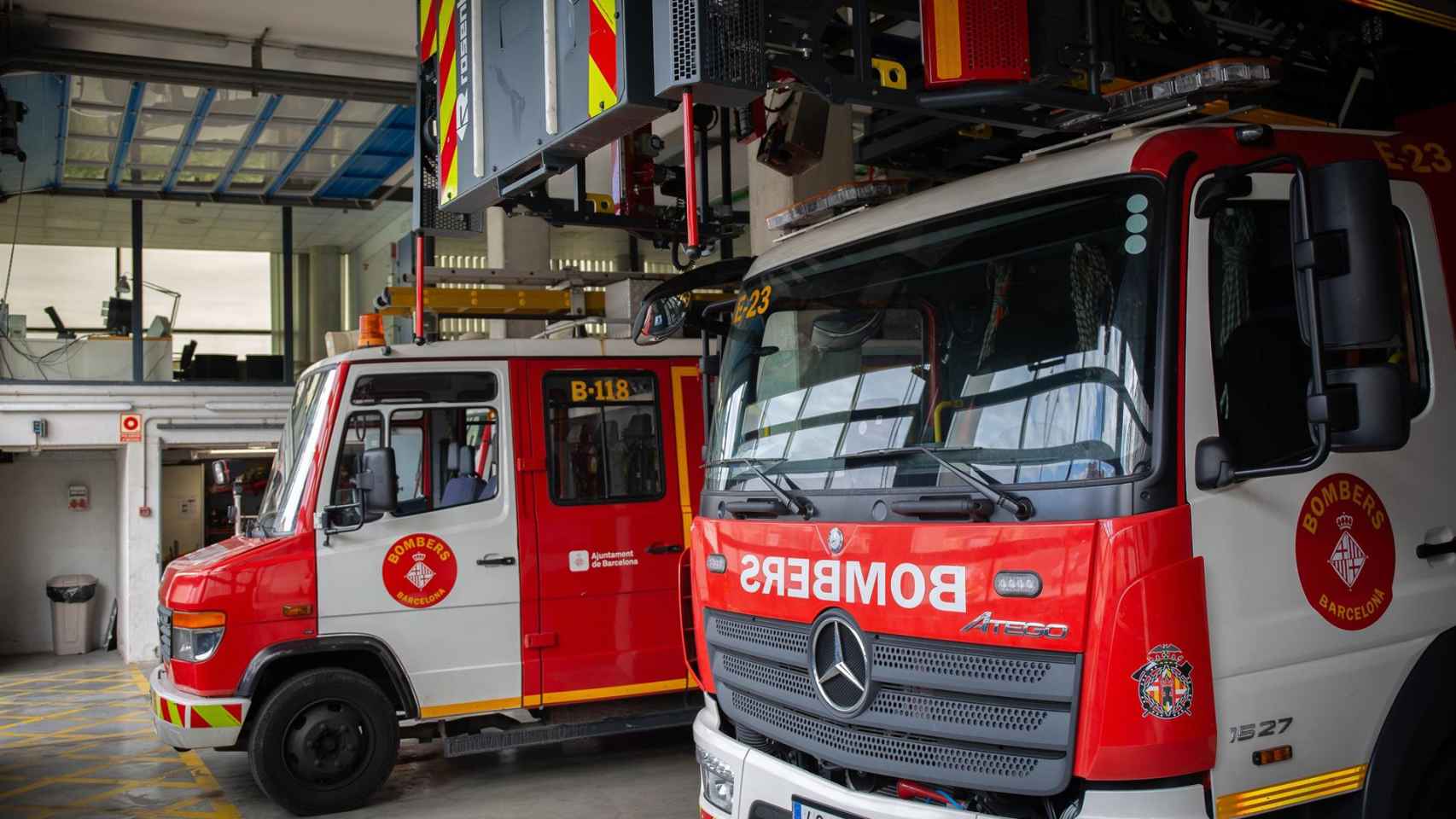 Vehículos en el parque de bomberos del Vall d'Hebron / EUROPA PRESS