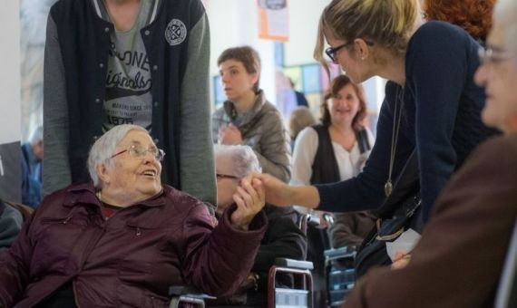 Ancianos en una residencia / FUNDACIÓ CASA ASIL