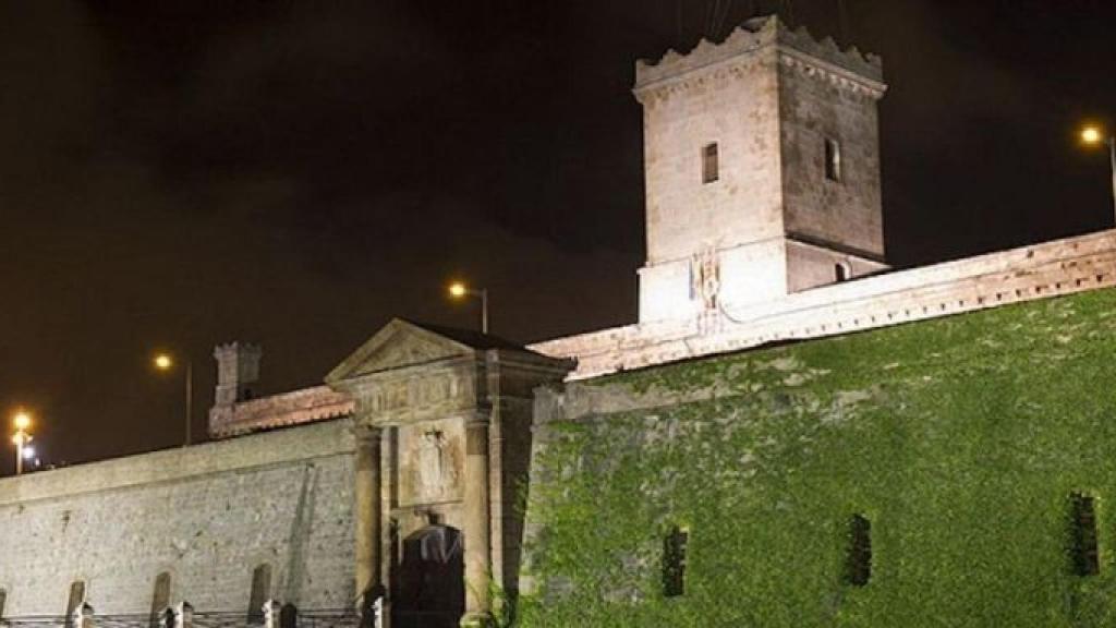 Vista nocturna del Castell de Montjuïc / ARXIU