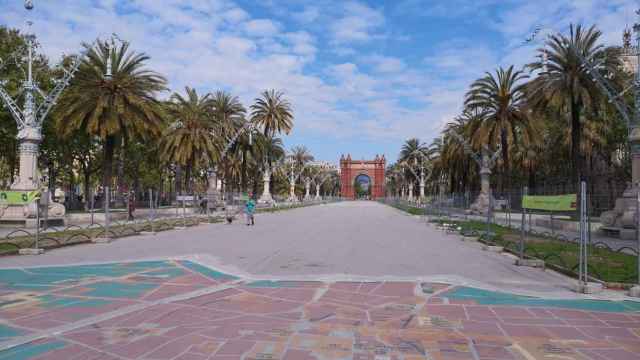 El paseo de Arc de Triomf prácticamente vacío a raíz de la pandemia/ G.A