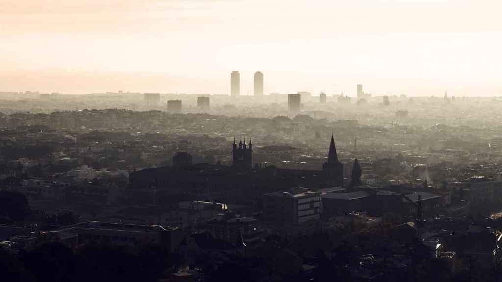 Imagen que muestra los efectos de la contaminación en la salud en Barcelona en un día cualquier antes del estado de alarma / EP