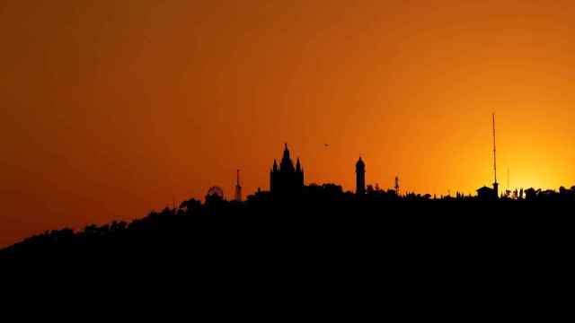 Atardecer este martes en Barcelona / EFE - ALEJANDRO GARCÍA