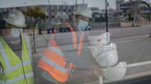 Trabajadores en una obra de Barcelona / EUROPA PRESS