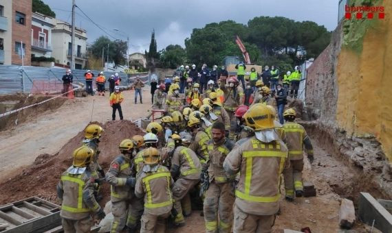 Bomberos en el rescate del operario desaparecido en el derrumbe / BOMBERS DE LA GENERALITAT