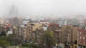 Vista desde el Turó de la Rovira un día de niebla / EFE - MARTA PÉREZ