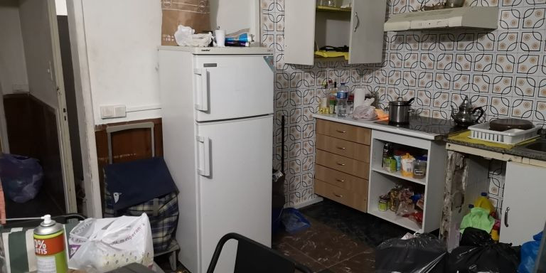 Imagen de la cocina del piso en el que vive la pareja y que antes acogió un narcopiso / G.A