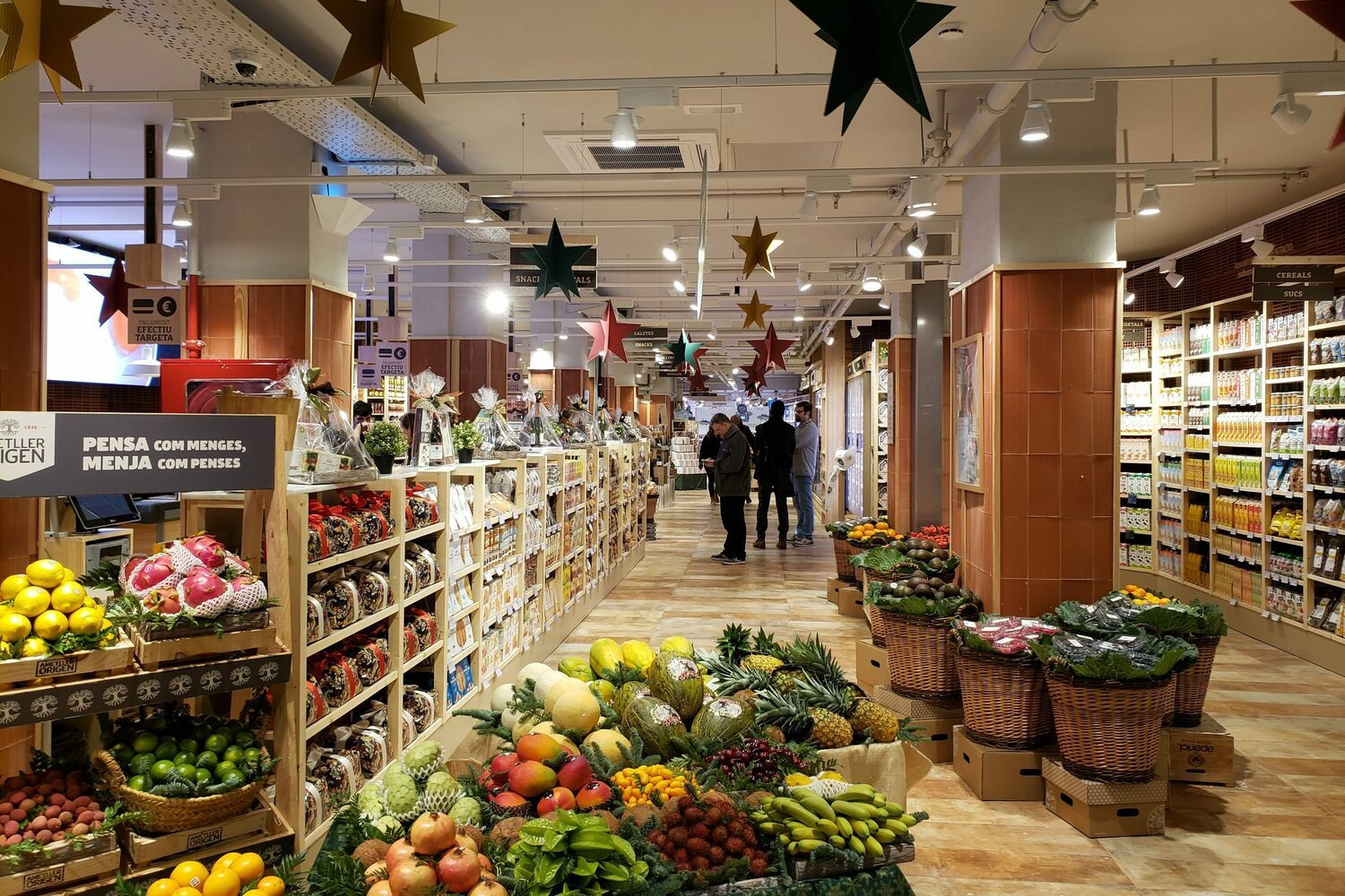 Interior de una tienda de Casa Ametller de Barcelona / AMETLLER ORIGEN