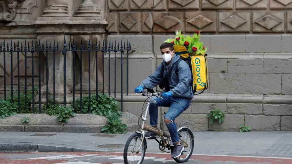 Los trabajadores de Glovo, sin descanso en Sant Jordi