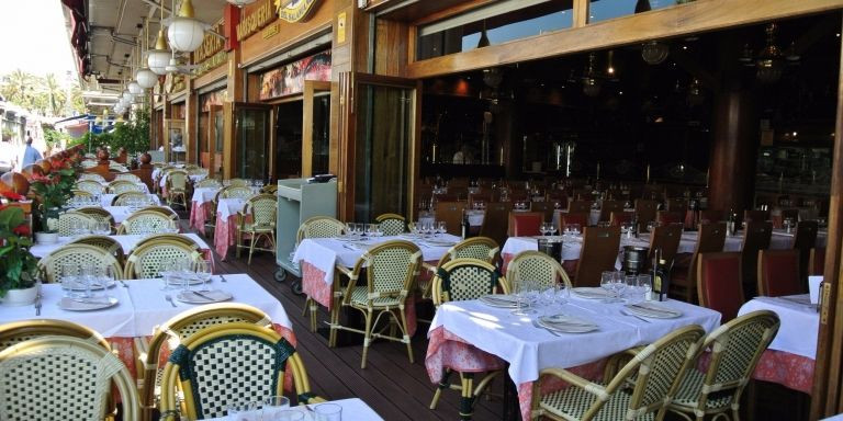 Terraza de un restaurante del Salamanca en el Port Olímpic / CEDIDA