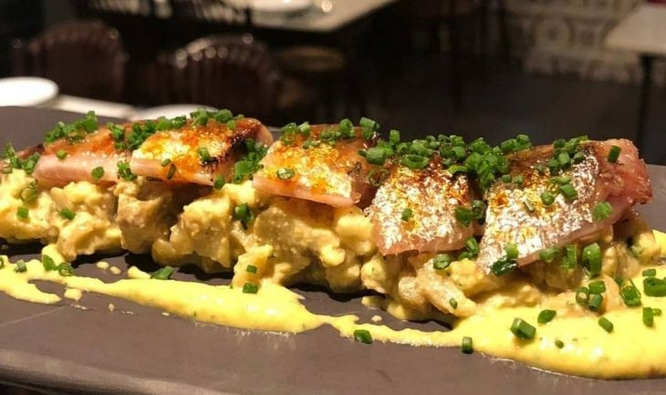 Creación de Joan Boneta, con mesas al fondo de su restaurante de la calle Balmes