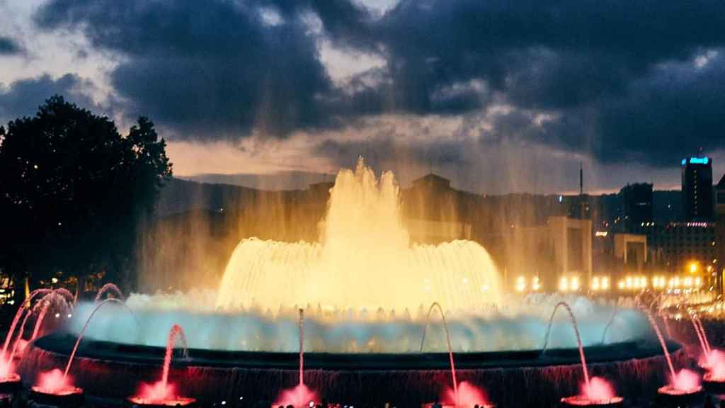 La Font Màgica de MontjuÏc, en todo su esplendor, durante un espectáculo visual / AYUNTAMIENTO DE BARCELONA