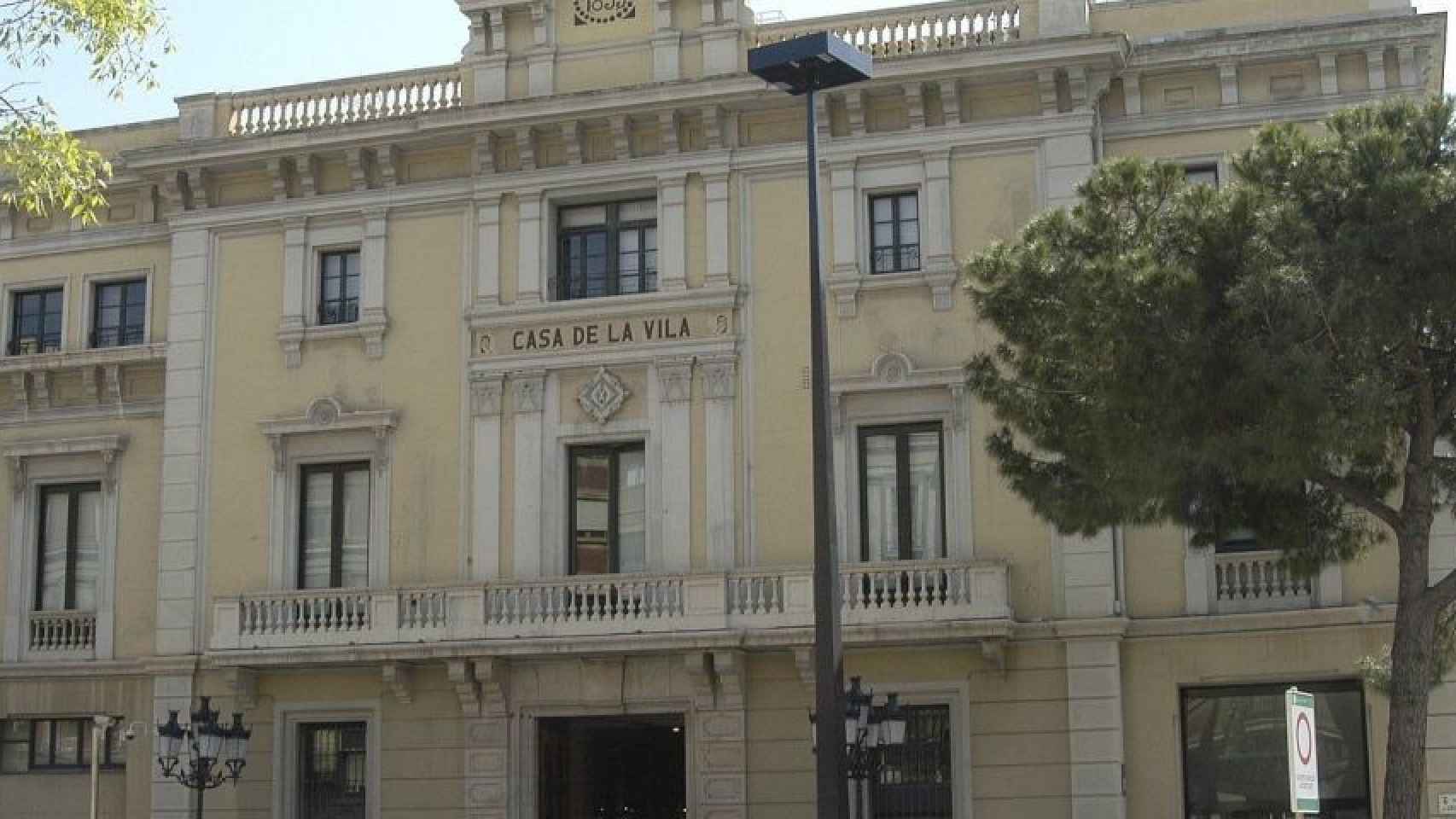 Imagen de la fachada del Ayuntamiento de L'Hospitalet / AJ L'HOSPITALET